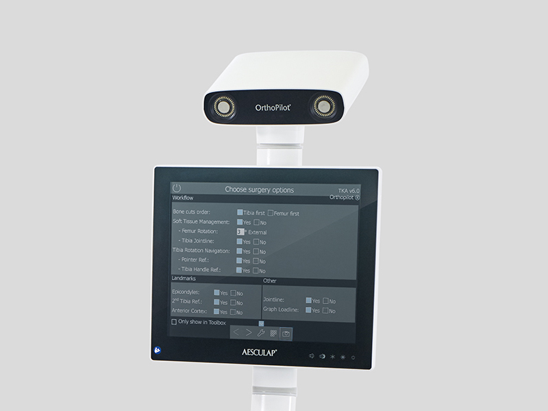 OrthoPilot® navigation system with monitor