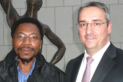 Abass Adam, 3rd WFNS-Aesculap Adult Fellow & Ingo vom Berg, Vice President Marketing, Aesculap Neurosurgery