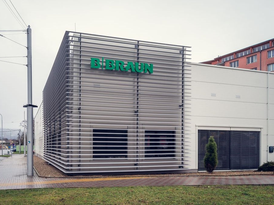 A close-up of the outside of a B. Braun dialysis center