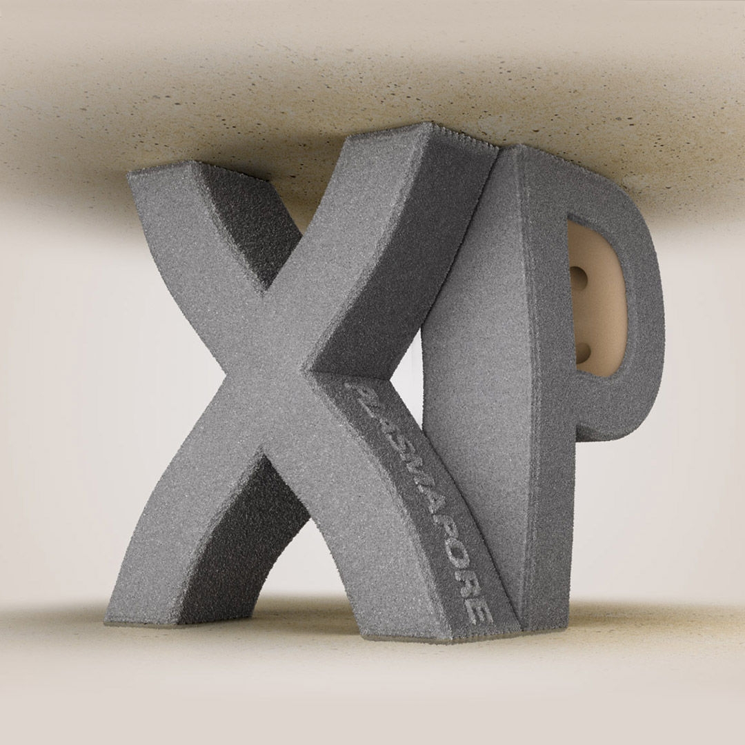 3D model of the letters x and p with plasmapore xp coating, slightly compressed from above and below, demonstrating elastic deformation that reflects the implant’s bone-like flexibility and resistance.