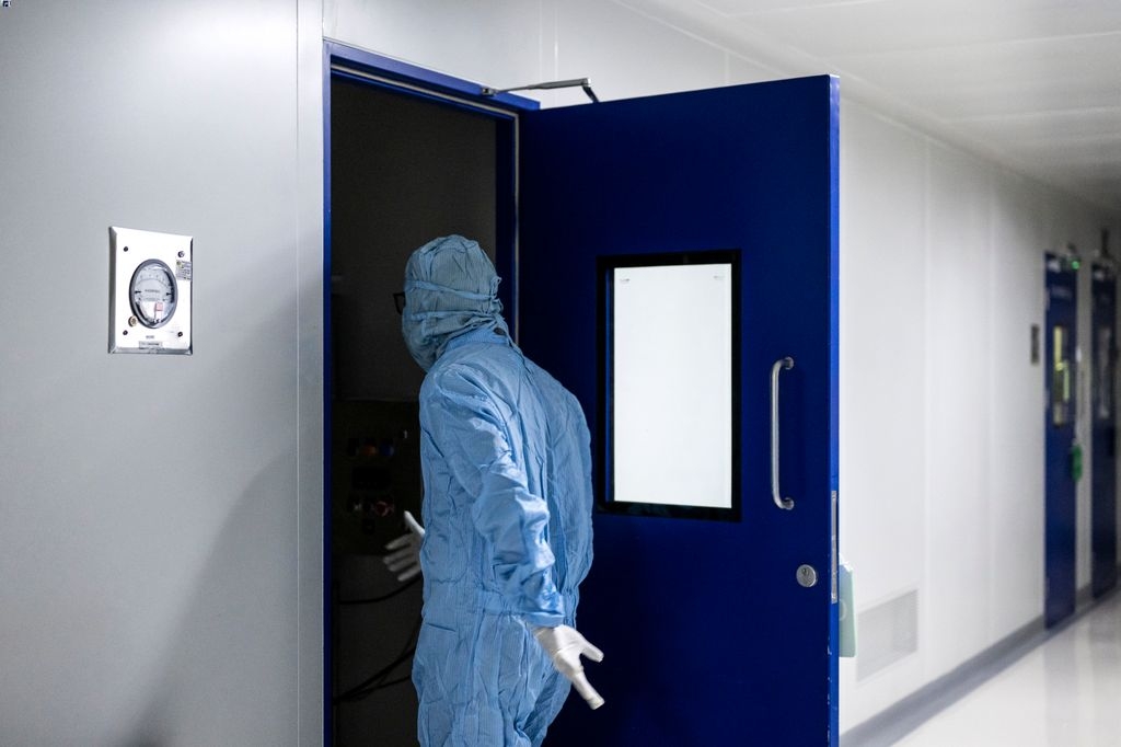 Entering a sterile room using a sterile outfit.