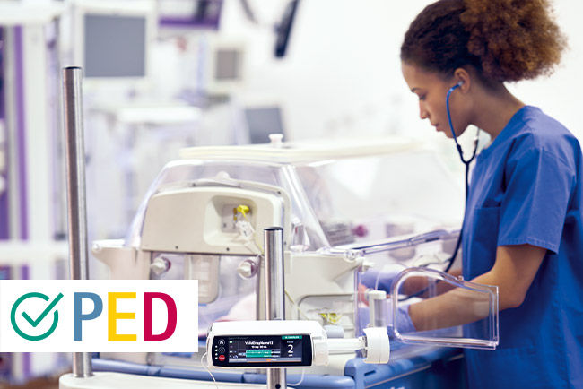 Pediatrics nurse in front of an incubator on neonatology ward