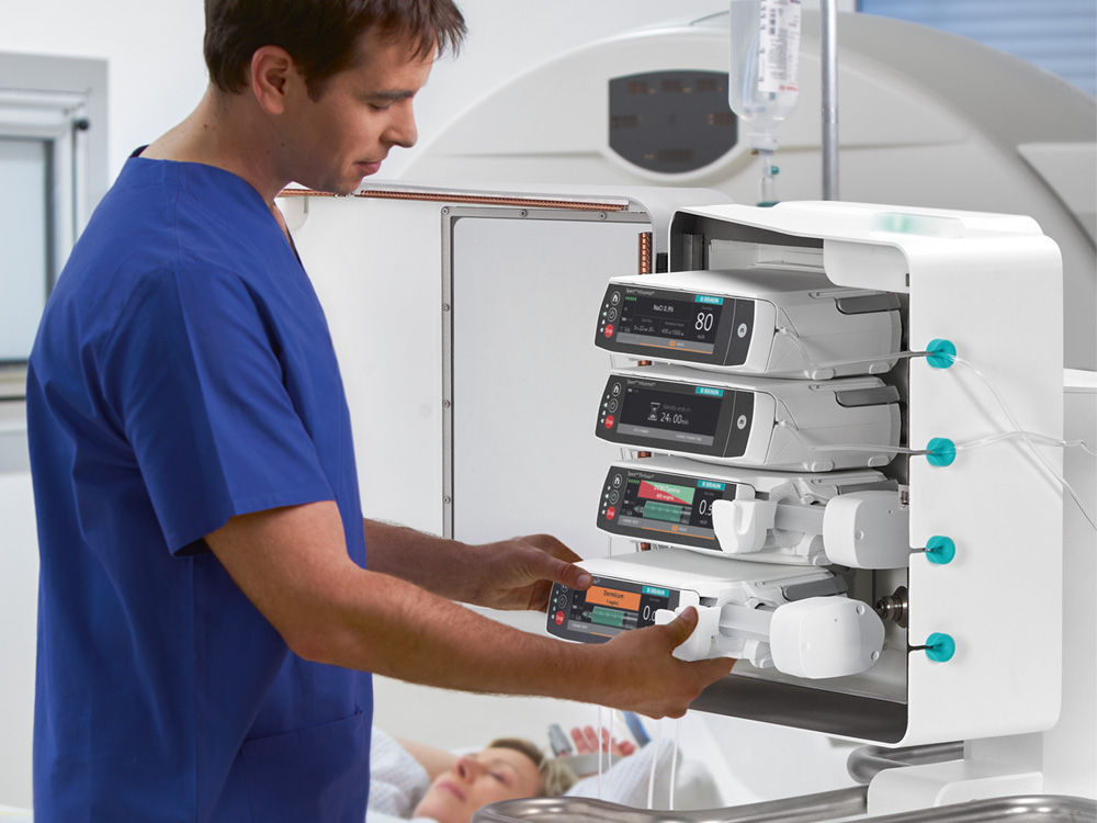 A health care worker inserts a pump into a spaceplus MRI station