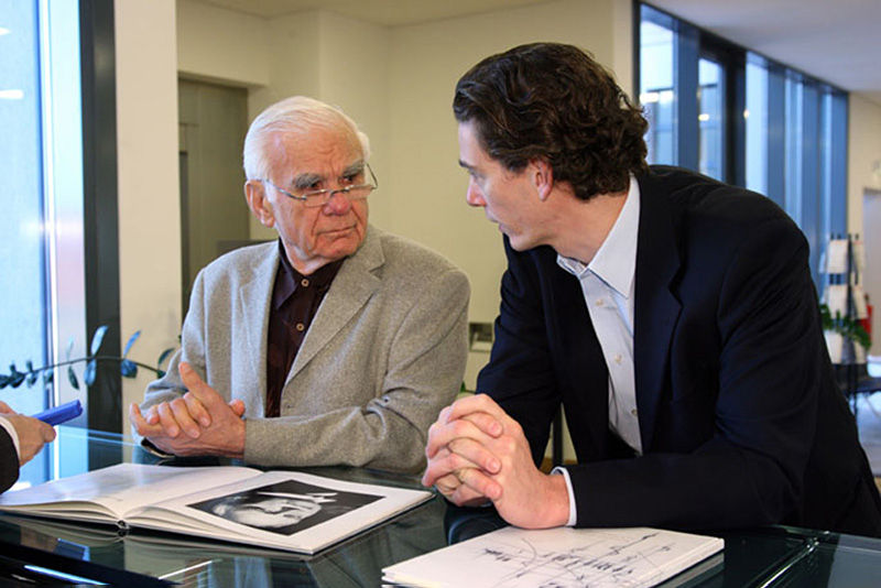 Prof. Dr. M. Gazi Yasargil with Prof. Dr. Peter Vajkoczy