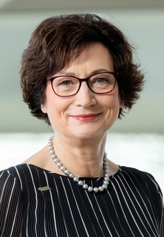 Dr. Annette Beller
