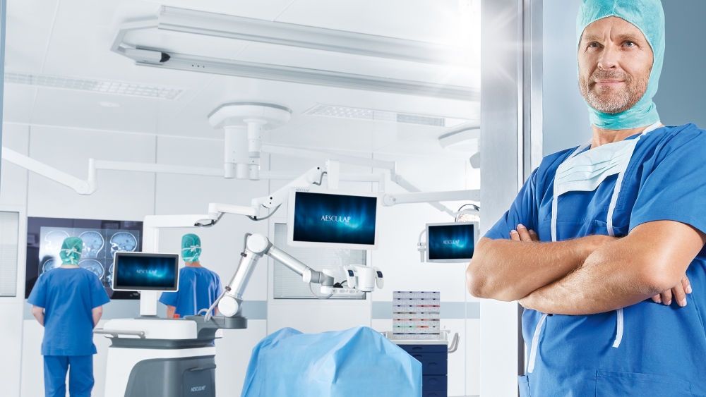 Surgeons in the OR with Aesculap Aeos® digital surgical microscope platform