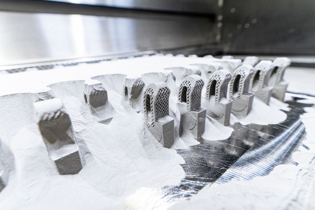 Nothing was left to chance in the design of the Aesculap TSPACE 3D implants. Thanks to the complex lattice structure, the cages are stable without being too rigid. The surface is both porous and homogeneous, which is intended to promote bone growth.