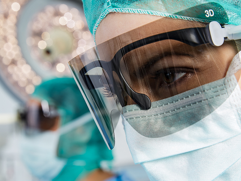 Two surgeons in the OR with 3D glasses