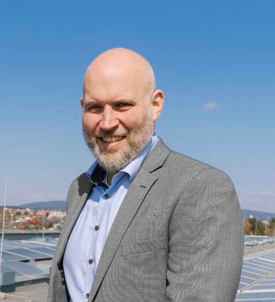 Man dressed in business attire, outdoors