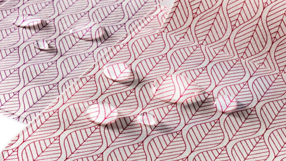 red-white packaging with waterdrops on it